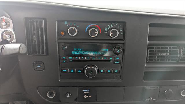 Used 2016 Chevrolet Express 2500 image 27