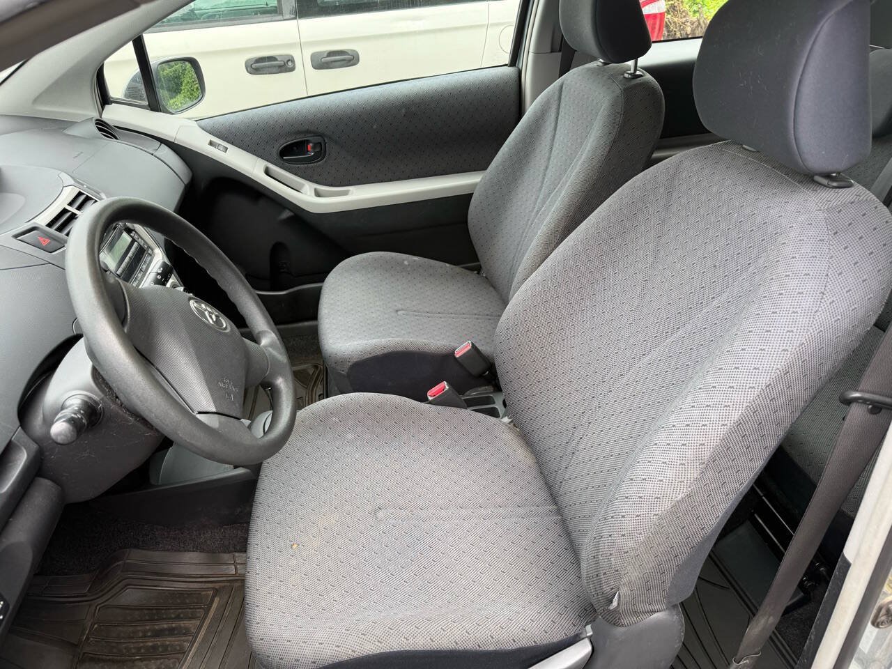 Used 2010 Toyota Yaris 2-Door Hatchback FWD image 14