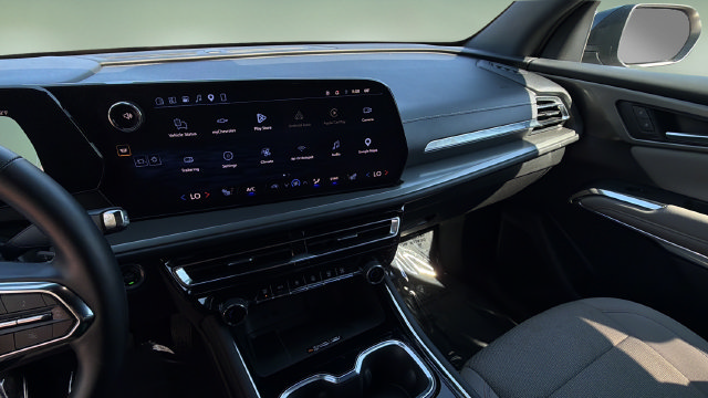Used 2026 Chevrolet Traverse LT w/ Driver Confidence Package FWD image 28