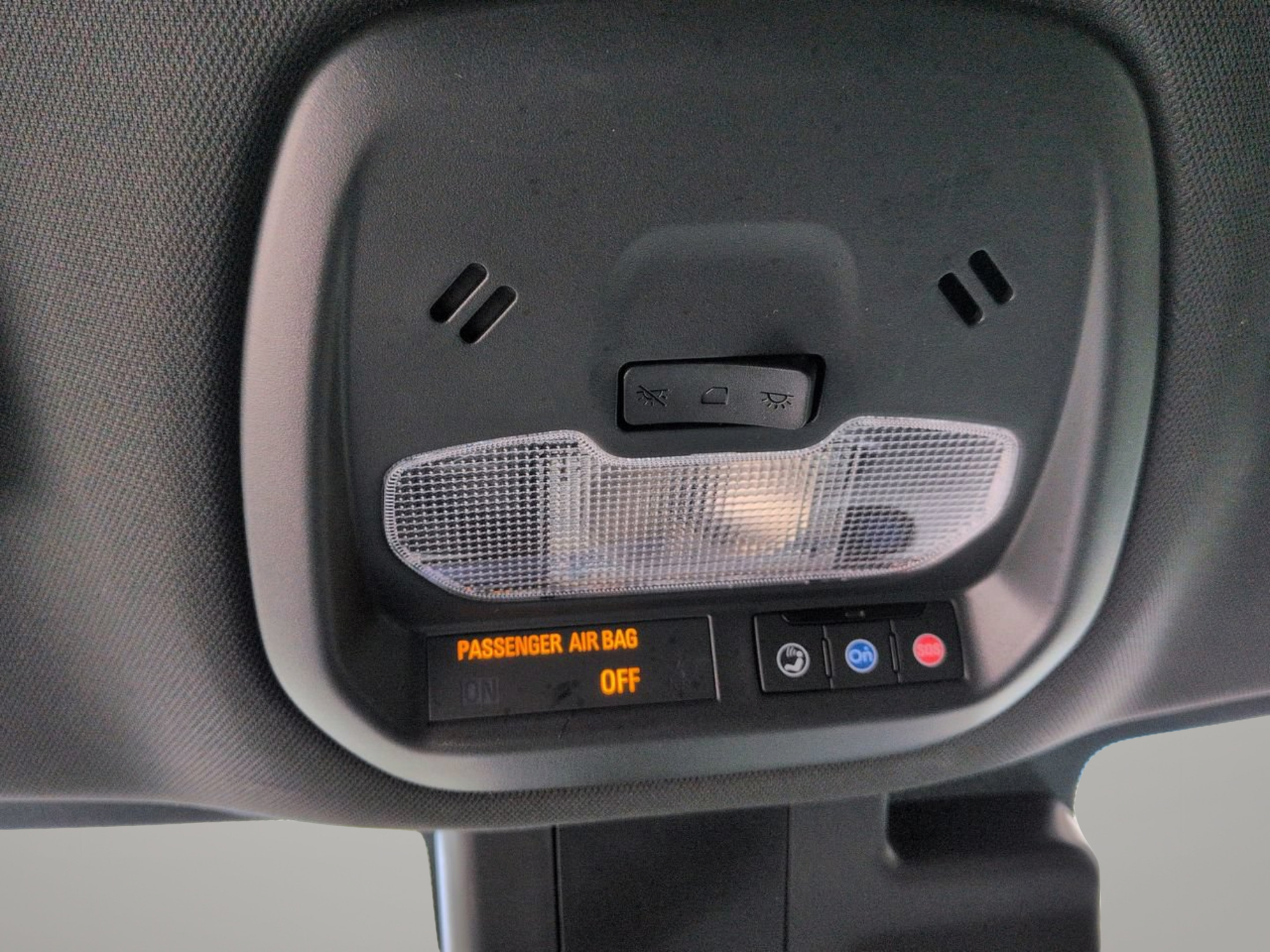 Used 2025 Chevrolet Trax RS w/ Driver Confidence Package FWD image 23