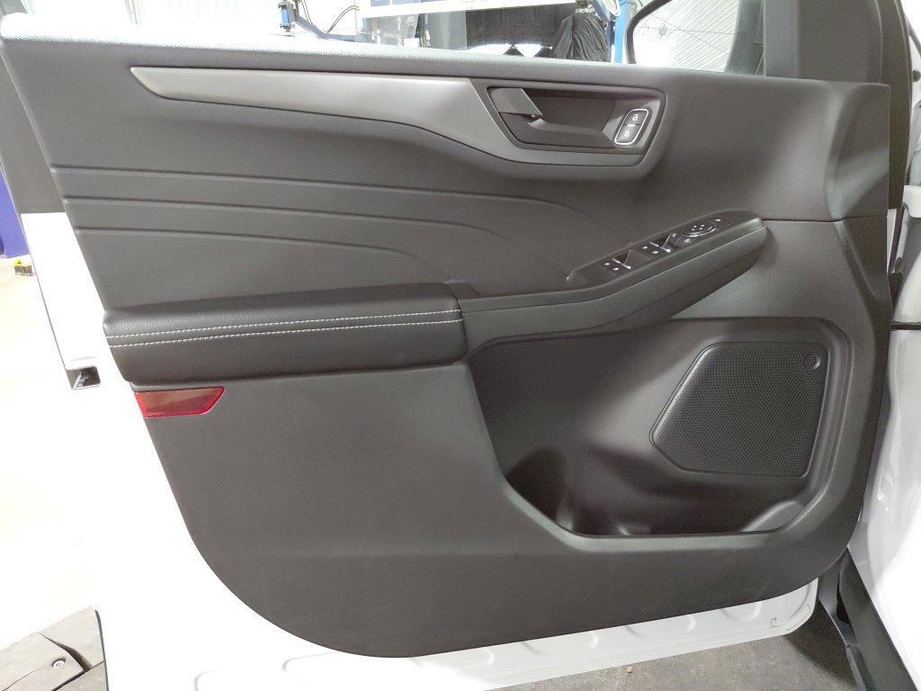Used 2024 Ford Escape Active w/ Tech Pack #1 AWD/4WD image 4