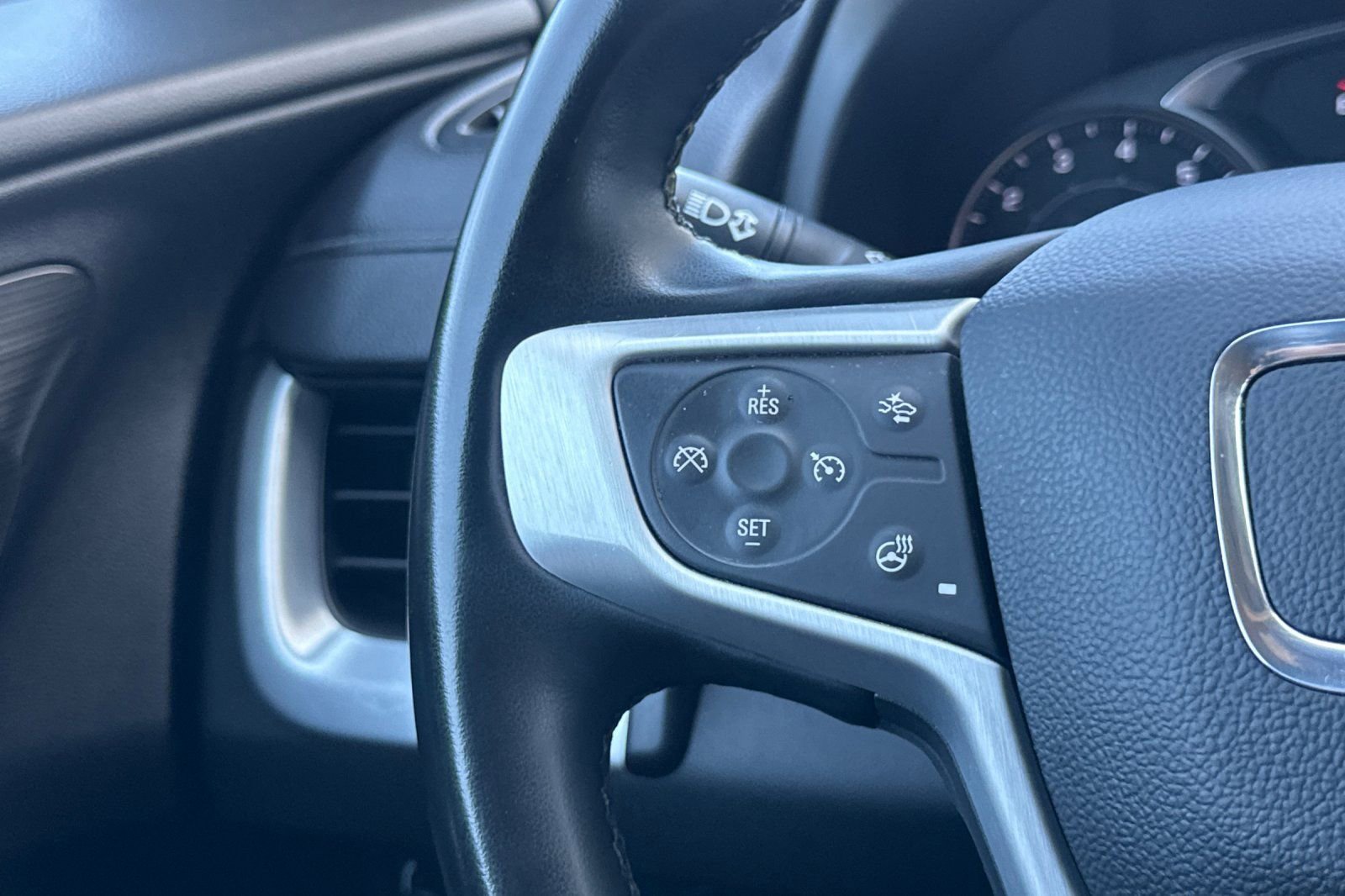 Used 2023 GMC Terrain SLT image 37