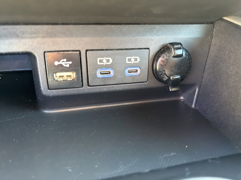 Used 2022 Toyota Highlander XLE image 9