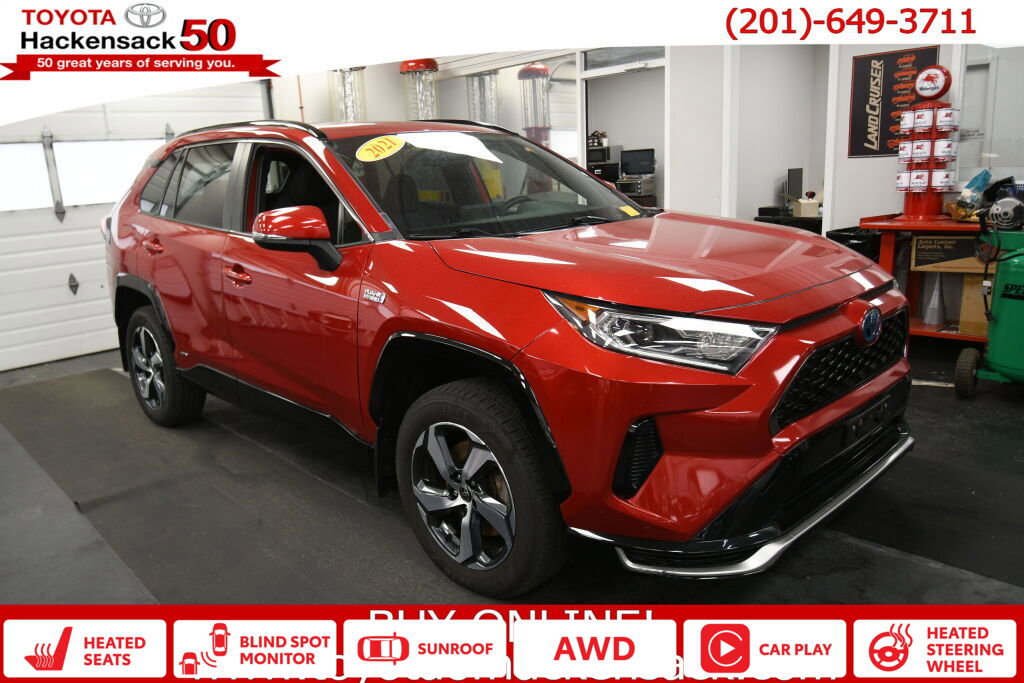 Used 2021 Toyota RAV4 SE w/ Weather & Moonroof Package