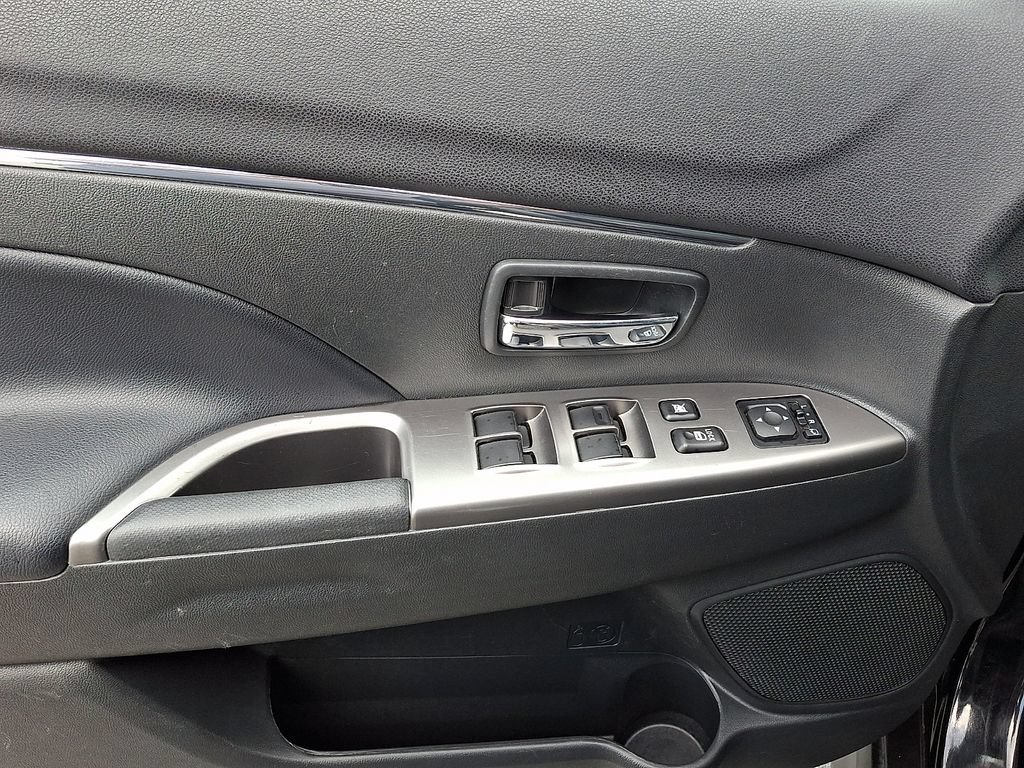 Used 2024 Mitsubishi Outlander Sport SE AWD/4WD image 13