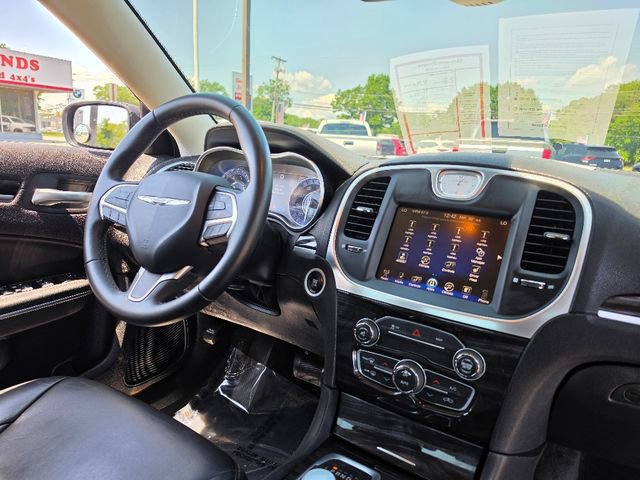 Used 2015 Chrysler 300 Limited w/ Driver Convenience Group RWD image 13