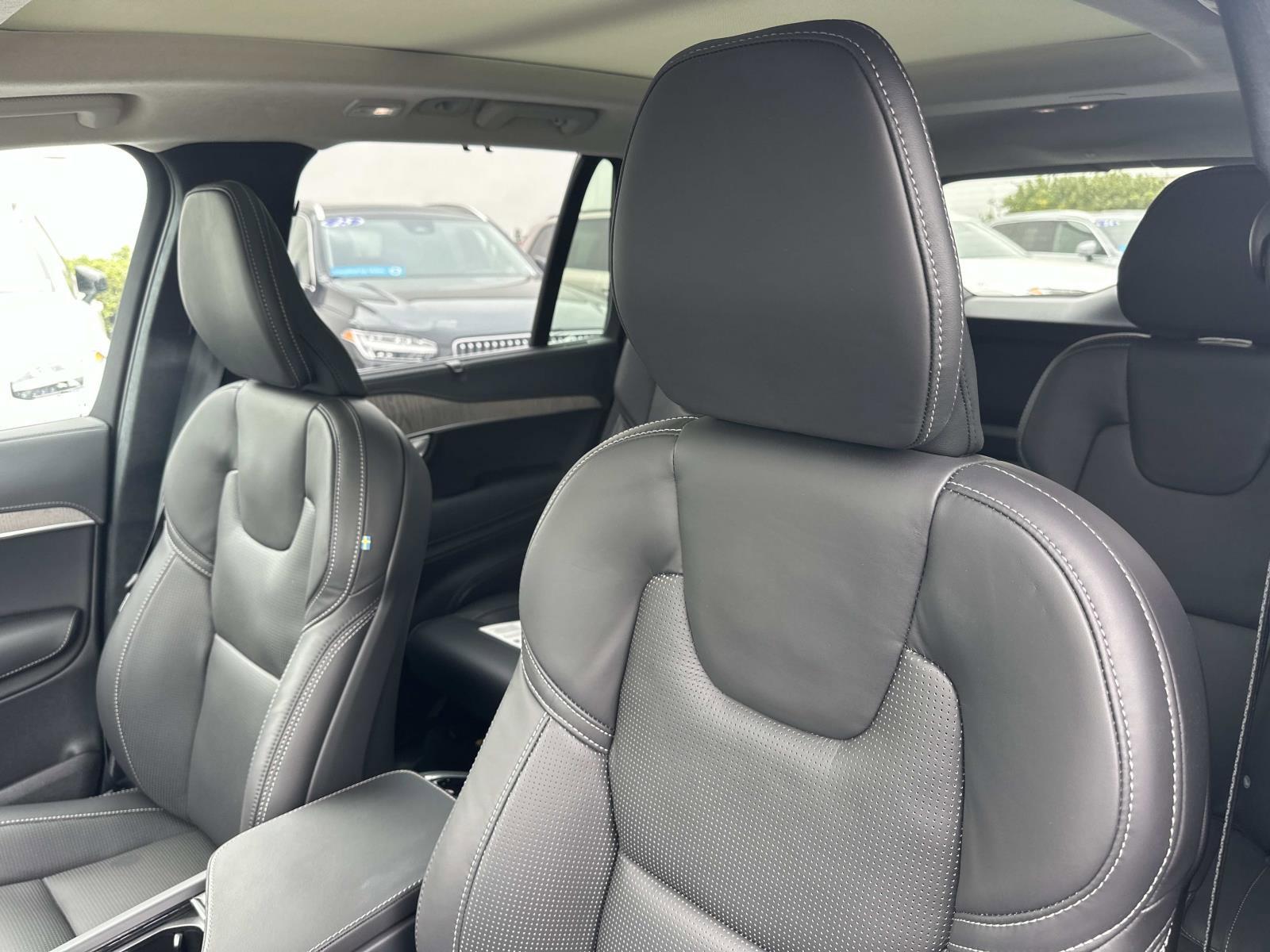 Certified 2024 Volvo XC90 B6 Ultimate w/ Lounge Package image 19