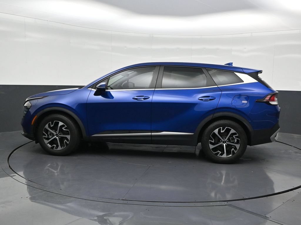 Used 2024 Kia Sportage EX FWD image 2