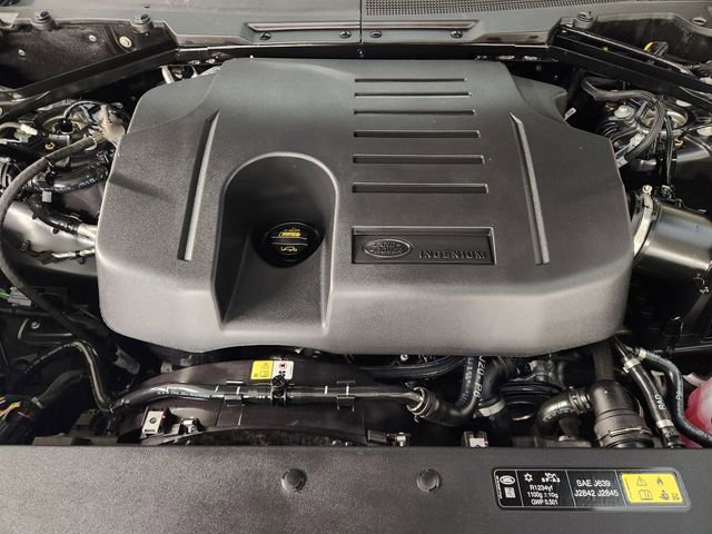 Used 2025 Land Rover Defender 130 X-Dynamic SE AWD/4WD image 33