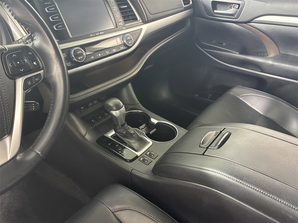 Used 2019 Toyota Highlander XLE image 26