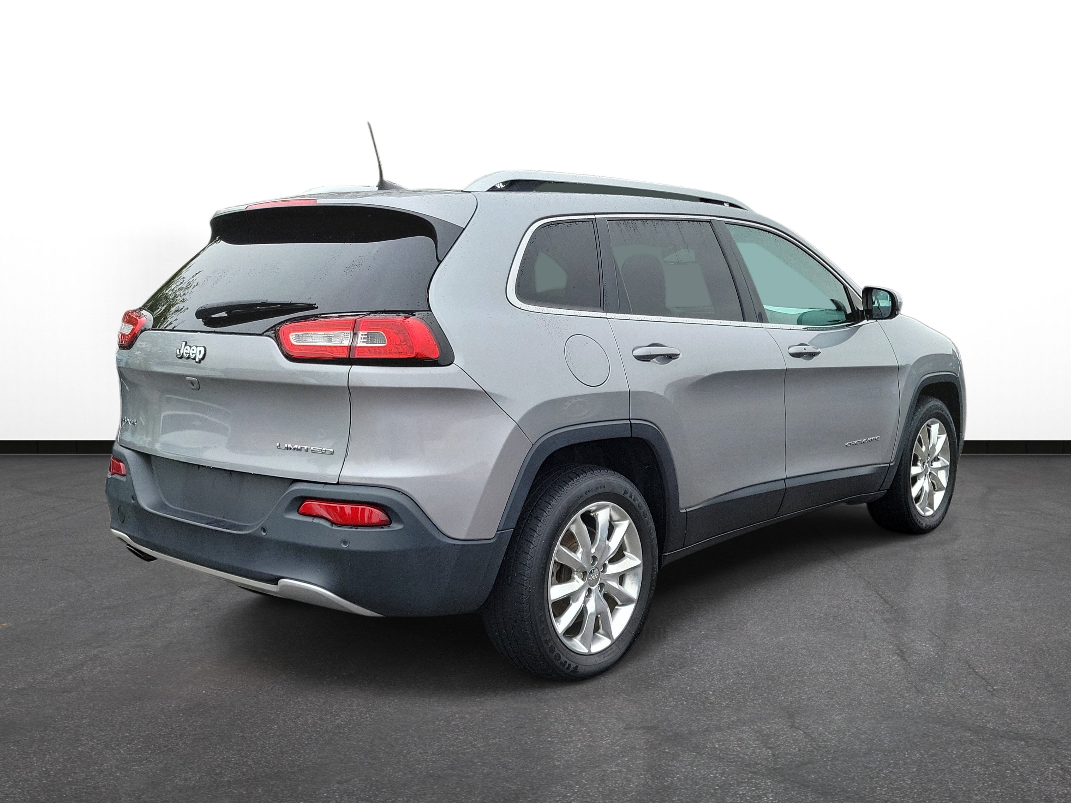 Used 2017 Jeep Cherokee Limited AWD/4WD image 4