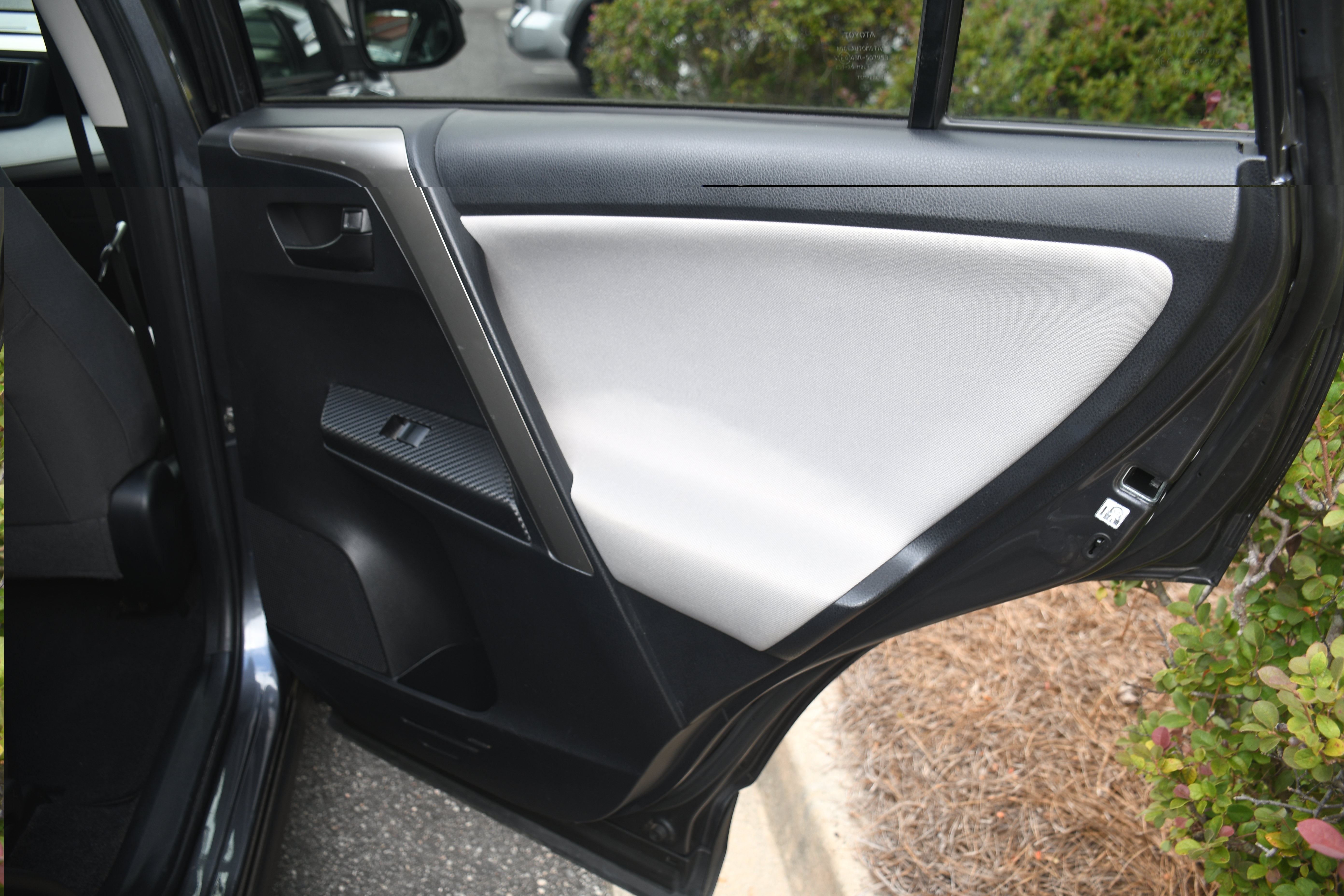 Used 2015 Toyota RAV4 LE AWD/4WD image 19