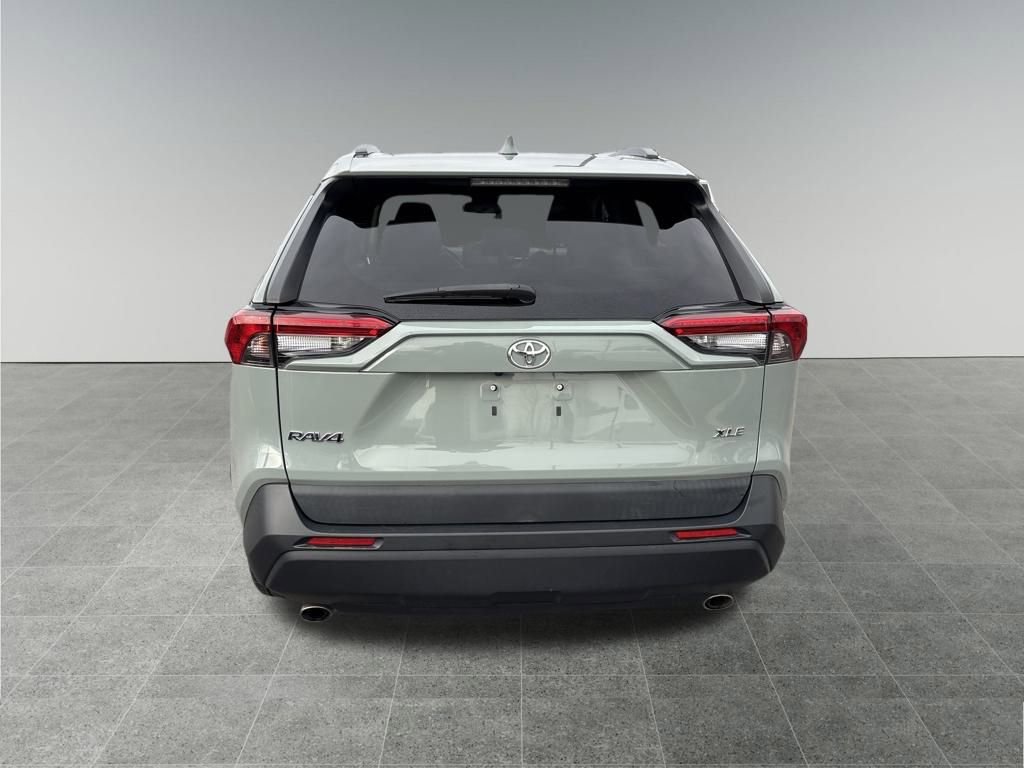 Used 2020 Toyota RAV4 XLE Premium image 4