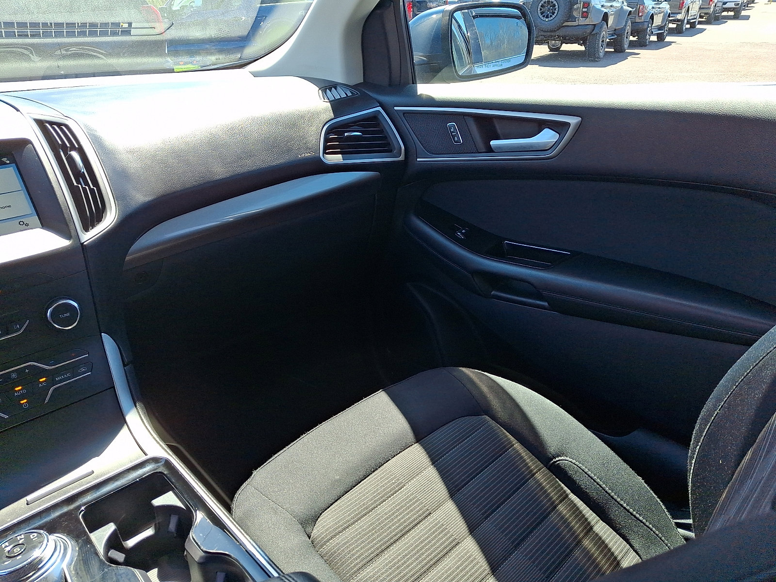 Used 2019 Ford Edge SEL image 16