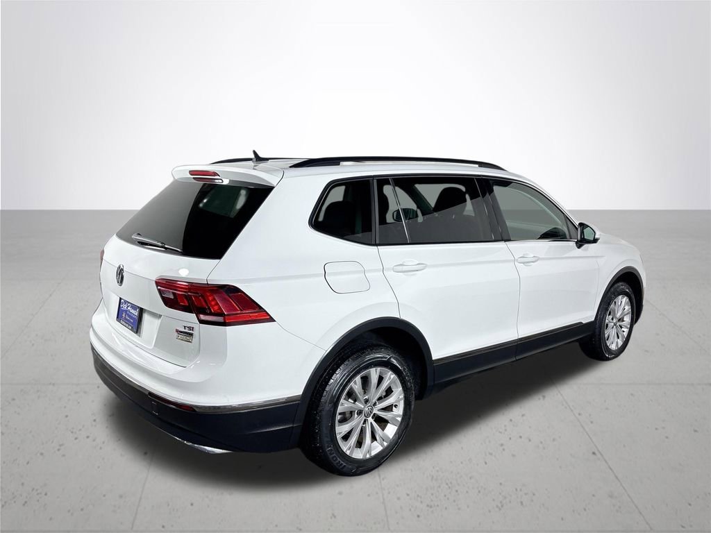Used 2018 Volkswagen Tiguan SE w/ Panoramic Sunroof Package image 6