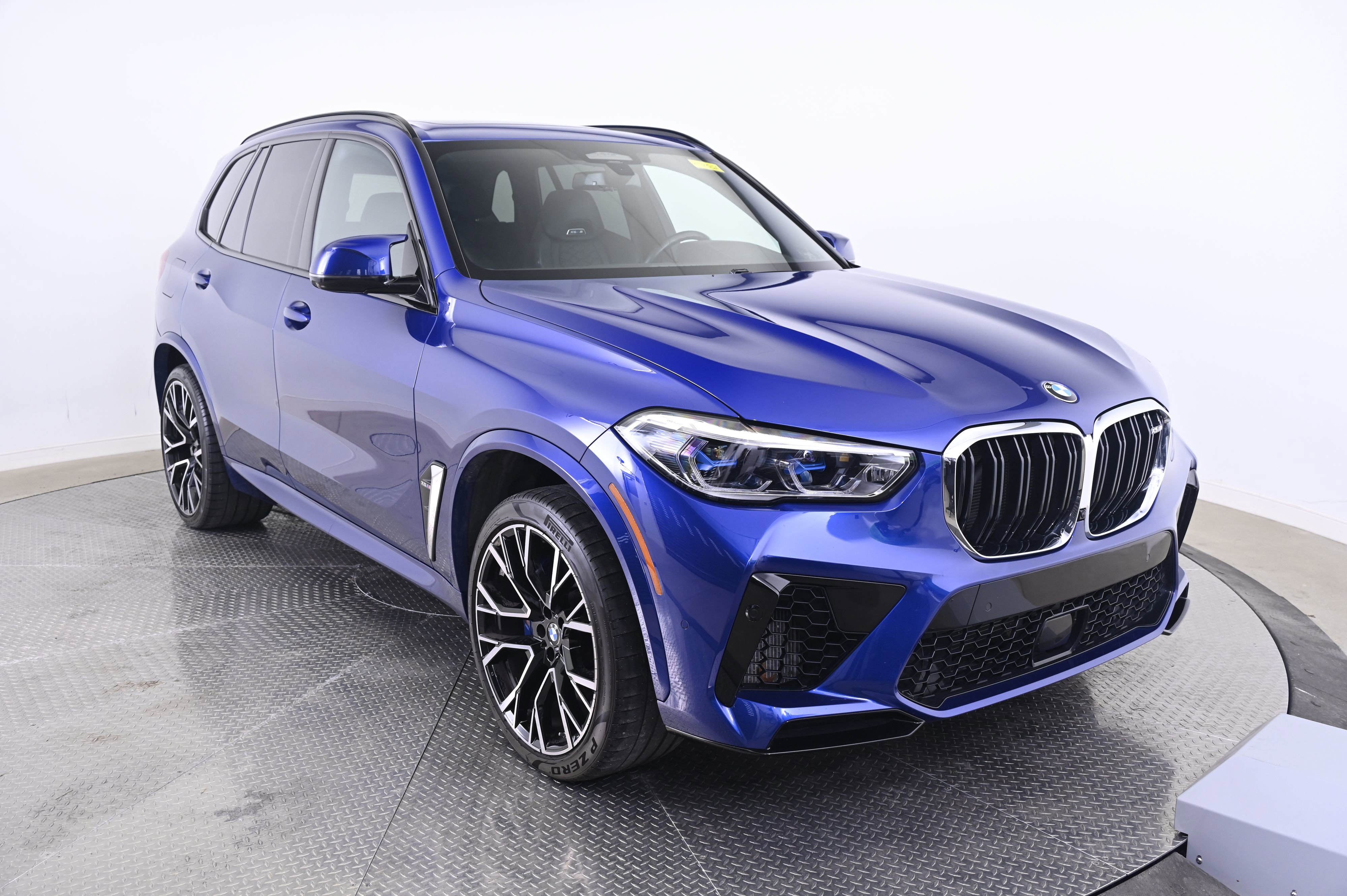 Used 2022 BMW X5 M w/ Executive Package image 9