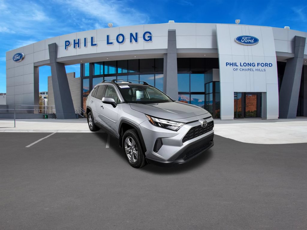 Used 2025 Toyota RAV4 XLE AWD/4WD image 7