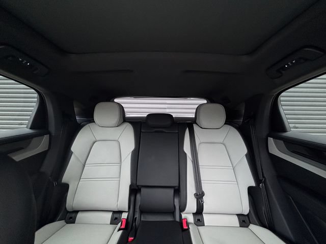 New 2026 Porsche Cayenne Coupe AWD/4WD image 28