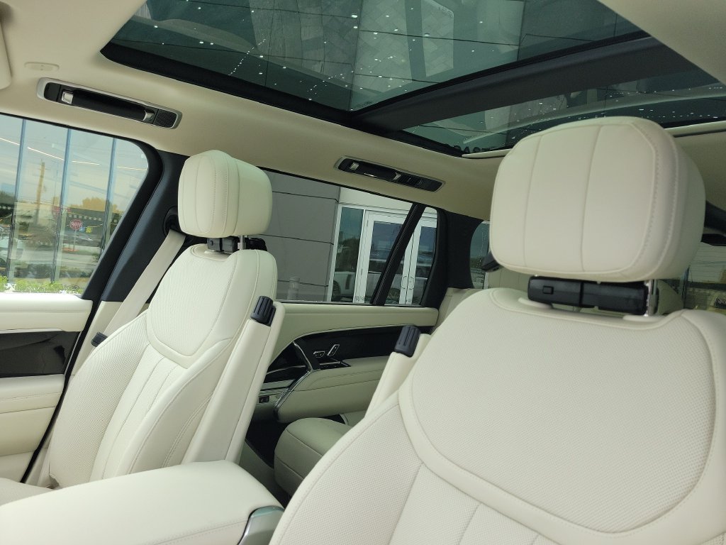 New 2027 Land Rover Range Rover Long Wheelbase SE AWD/4WD image 26