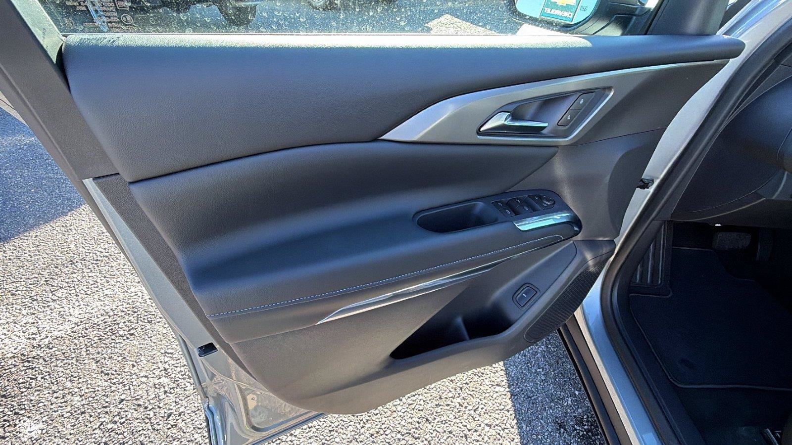 New 2027 Chevrolet Traverse LT w/ Driver Confidence Package FWD image 14