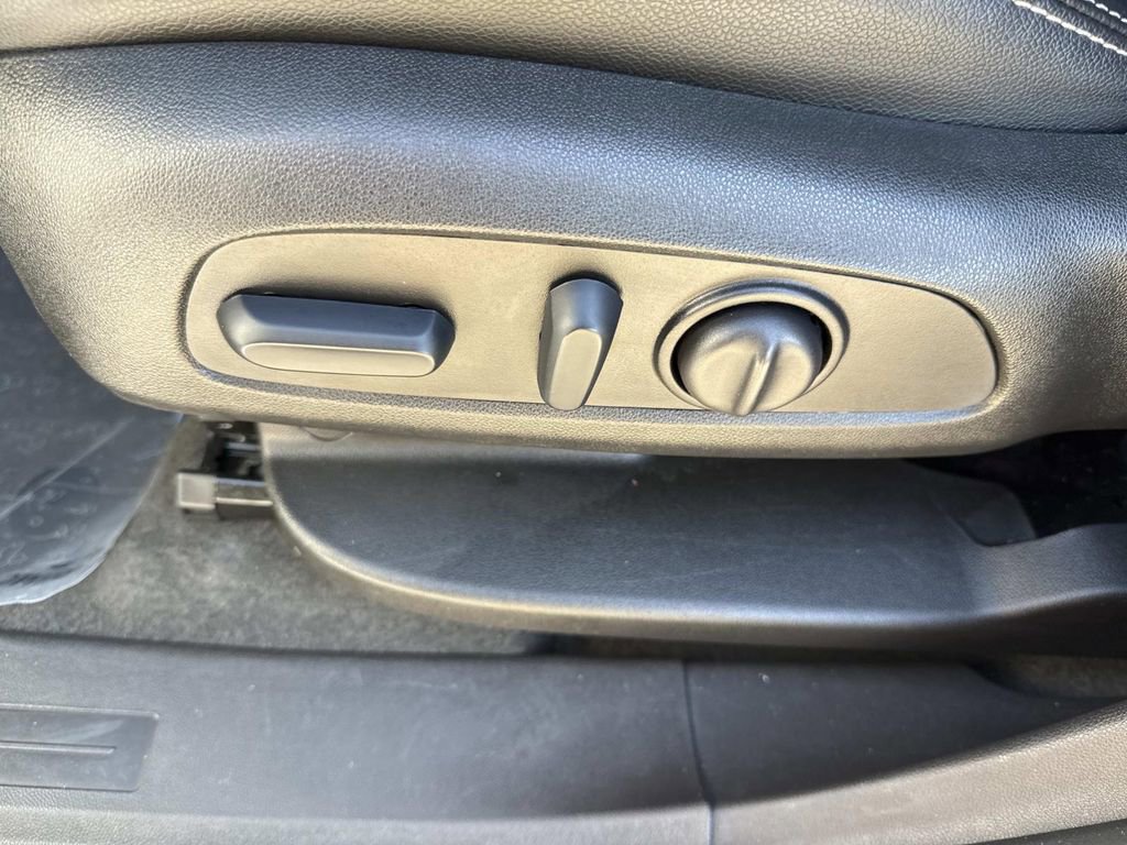 Used 2024 GMC Terrain SLT image 27