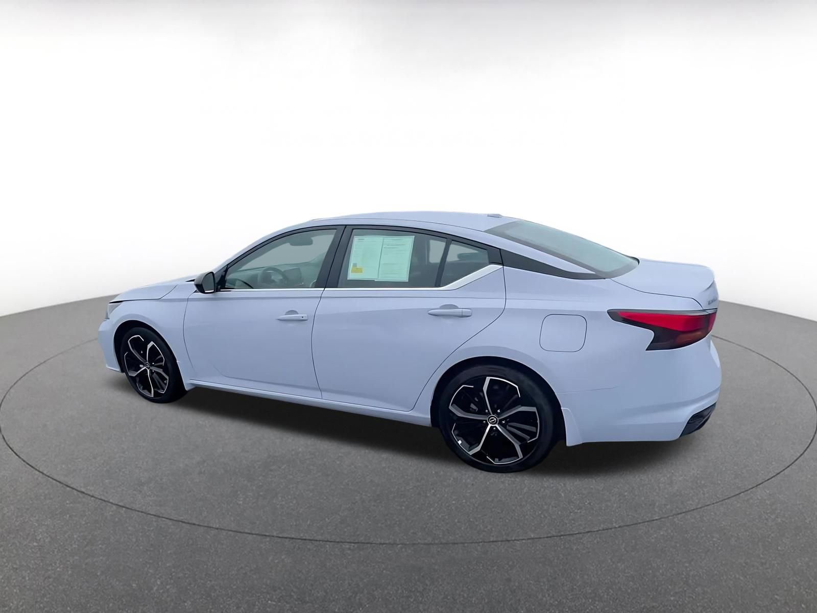 Used 2025 Nissan Altima 2.5 SR image 10