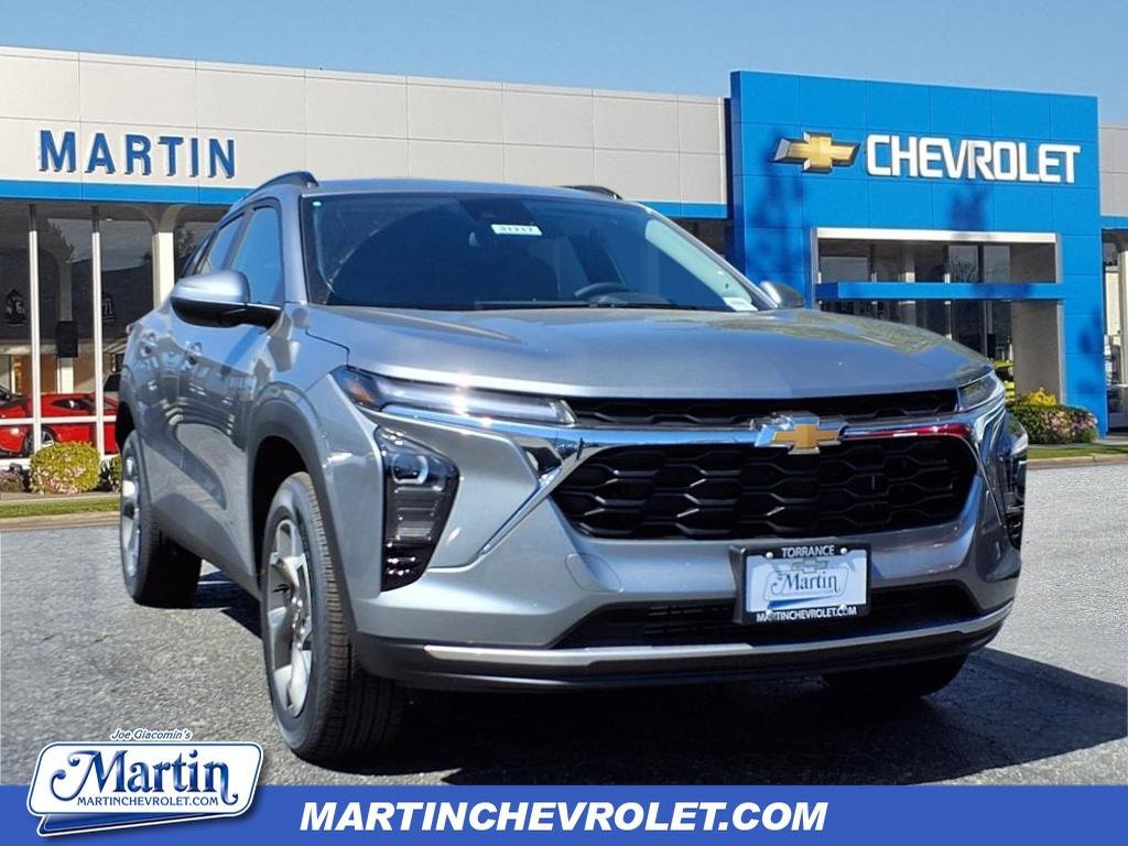 New 2025 Chevrolet Trax LT w/ Driver Confidence Package