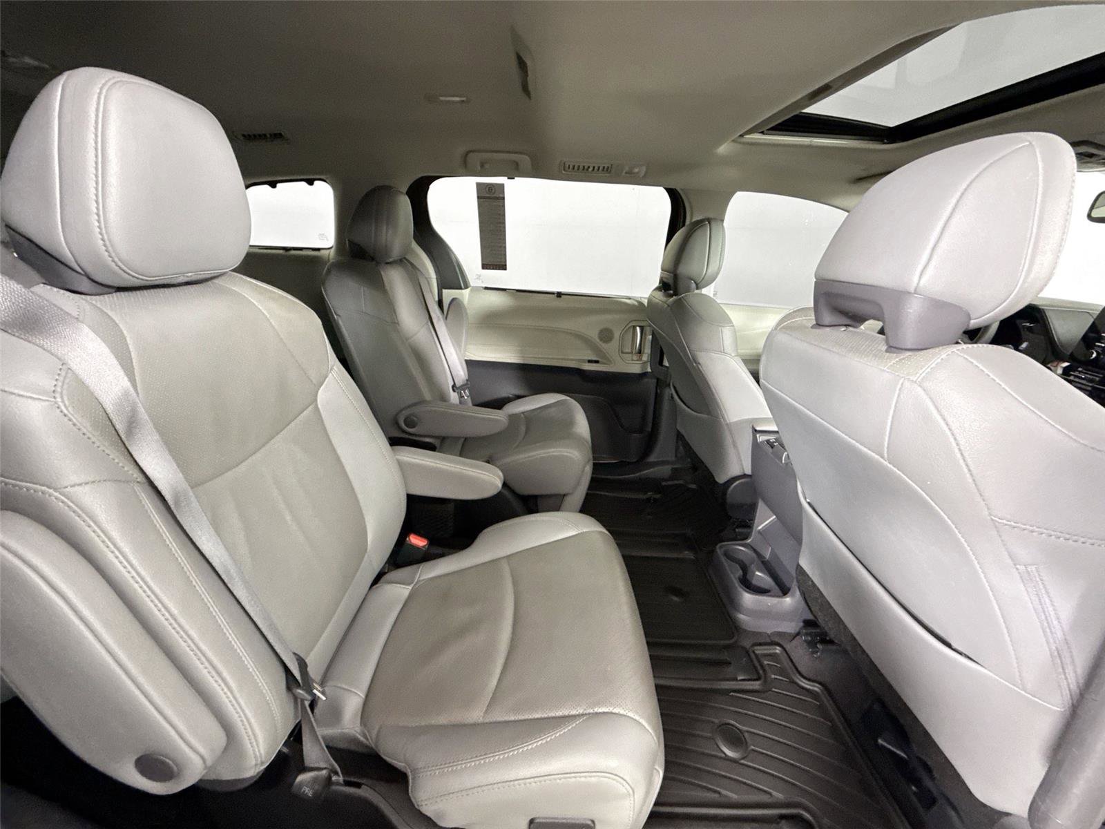 Used 2023 Toyota Sienna Limited FWD image 45