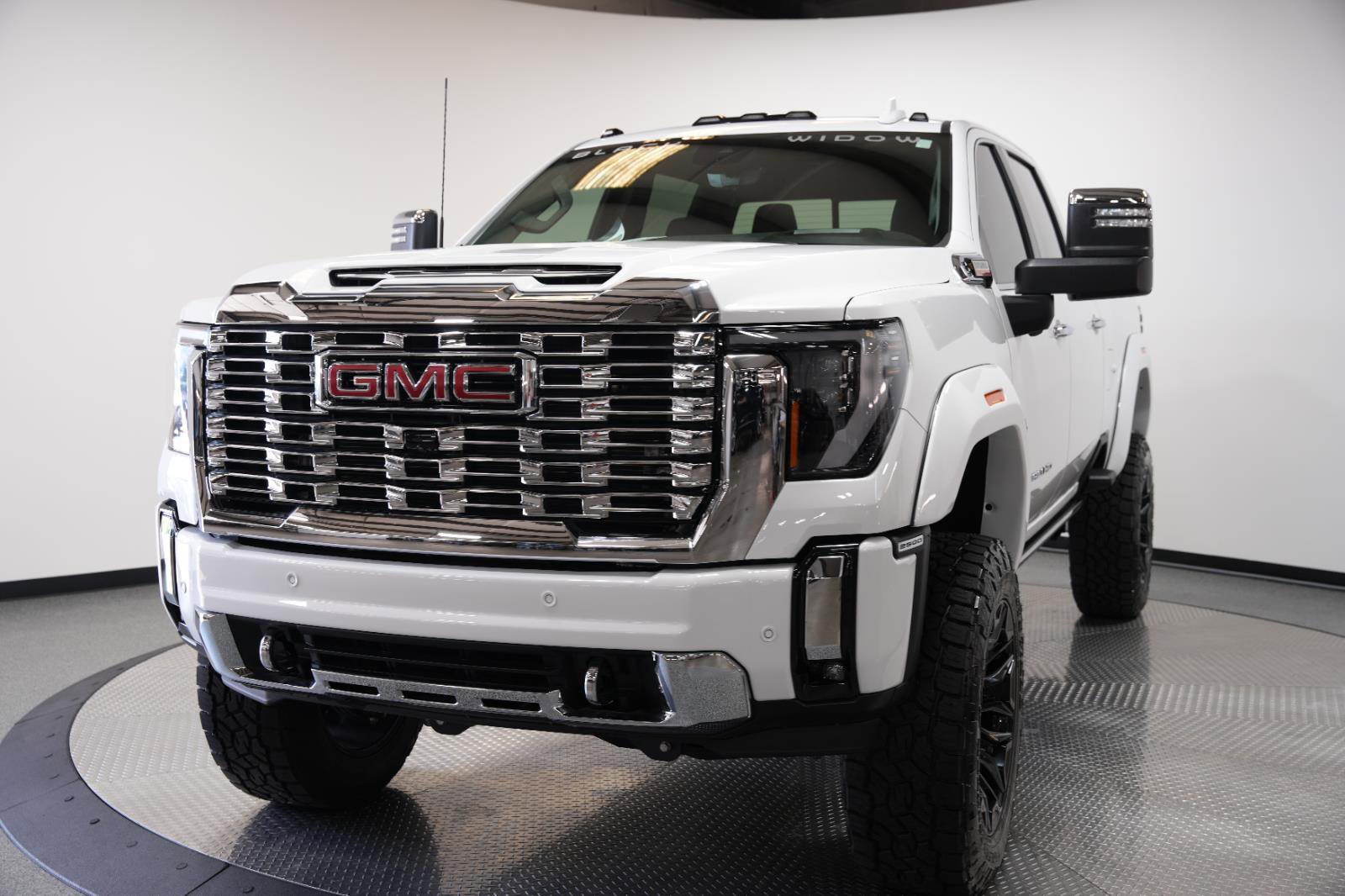 New 2025 GMC Sierra 2500 Denali w/ Denali Reserve Package image 3