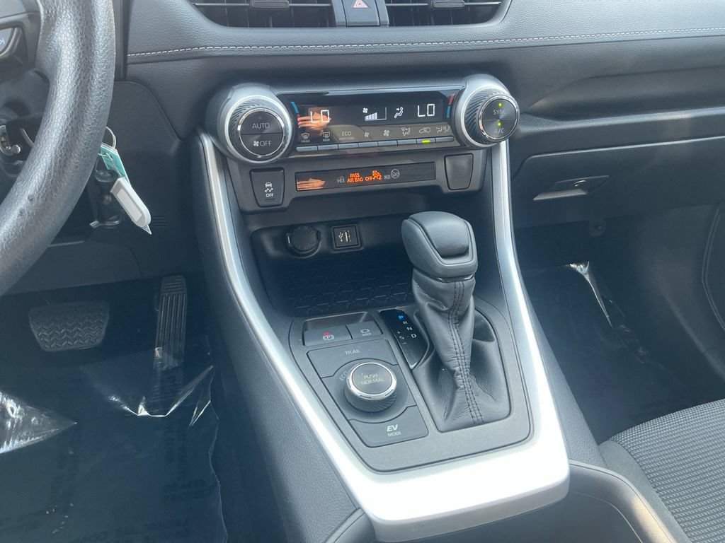 Certified 2024 Toyota RAV4 LE AWD/4WD image 13