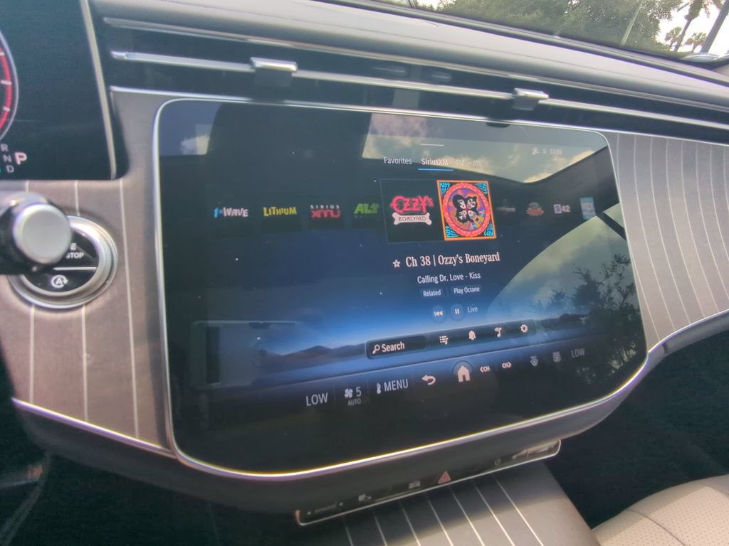 Used 2025 Mercedes-Benz E 350 4MATIC Sedan image 6