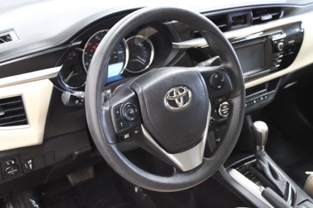 Used 2015 Toyota Corolla LE FWD image 12