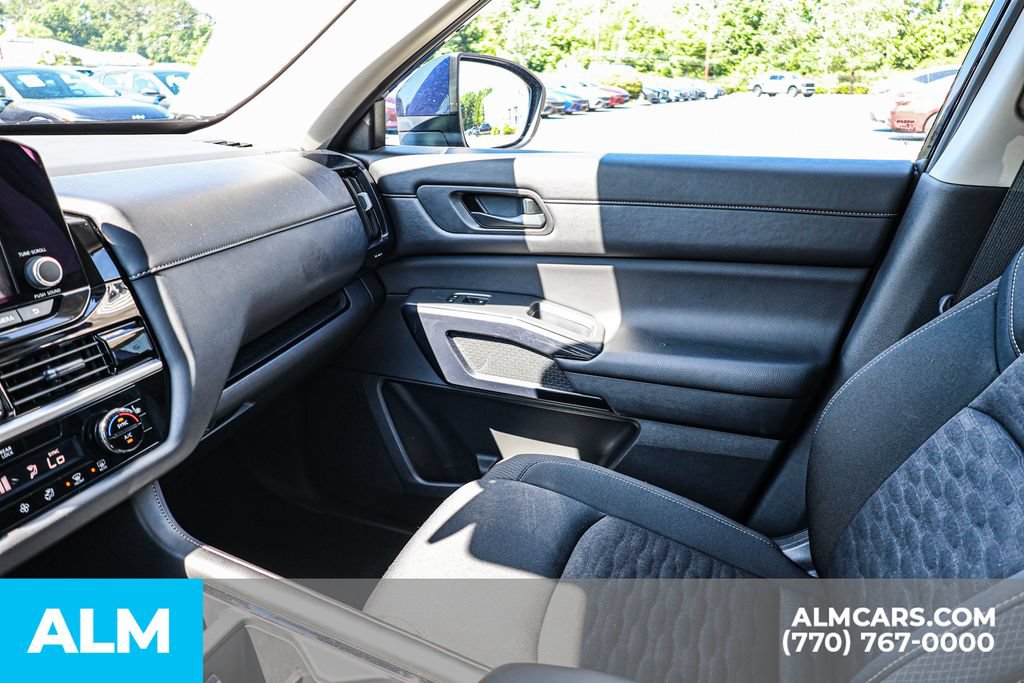 Used 2025 Nissan Pathfinder SV FWD image 47