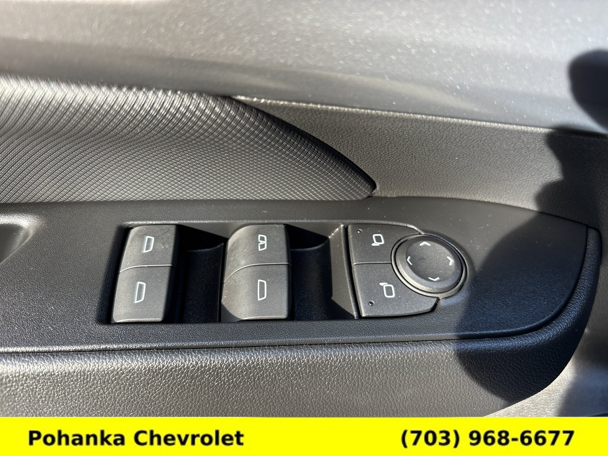 Certified 2024 Chevrolet Equinox EV RS FWD image 21