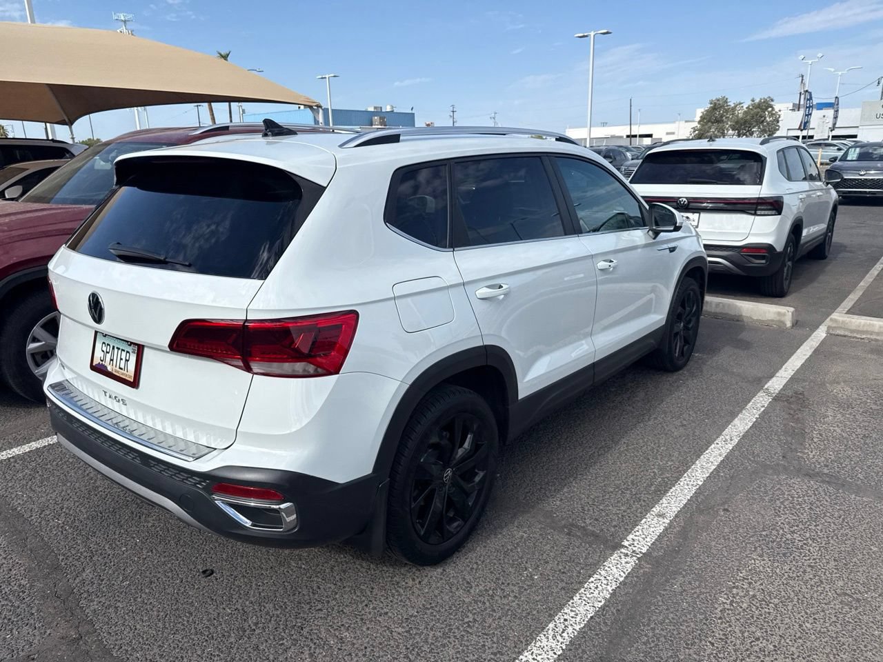 Used 2022 Volkswagen Taos SE w/ Panoramic Sunroof Package FWD image 9