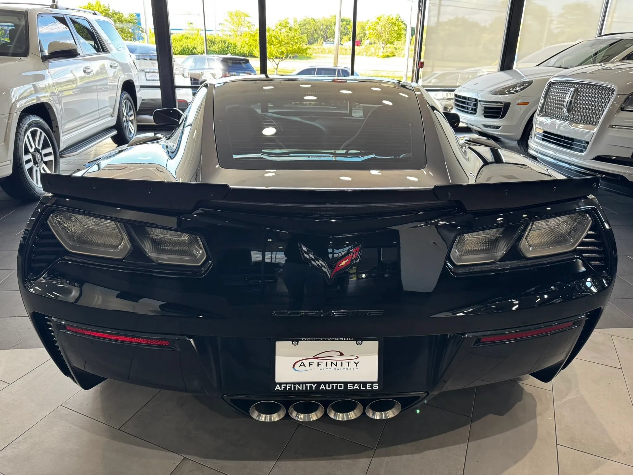 Used 2015 Chevrolet Corvette Z06 w/ 3LZ Preferred Equipment Group RWD image 4