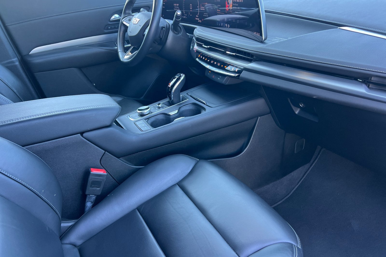 Certified 2024 Cadillac XT4 Premium Luxury image 19