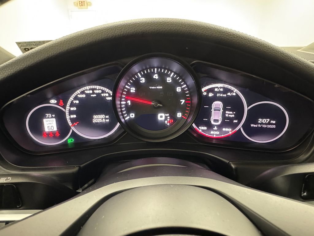 Used 2023 Porsche Panamera 4 Platinum Edition image 18