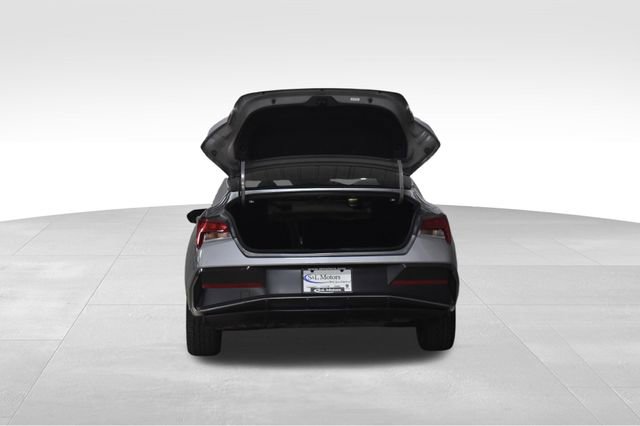 Used 2025 Hyundai Elantra Limited image 35