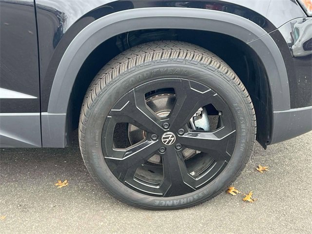 Used 2025 Volkswagen Taos SE image 11