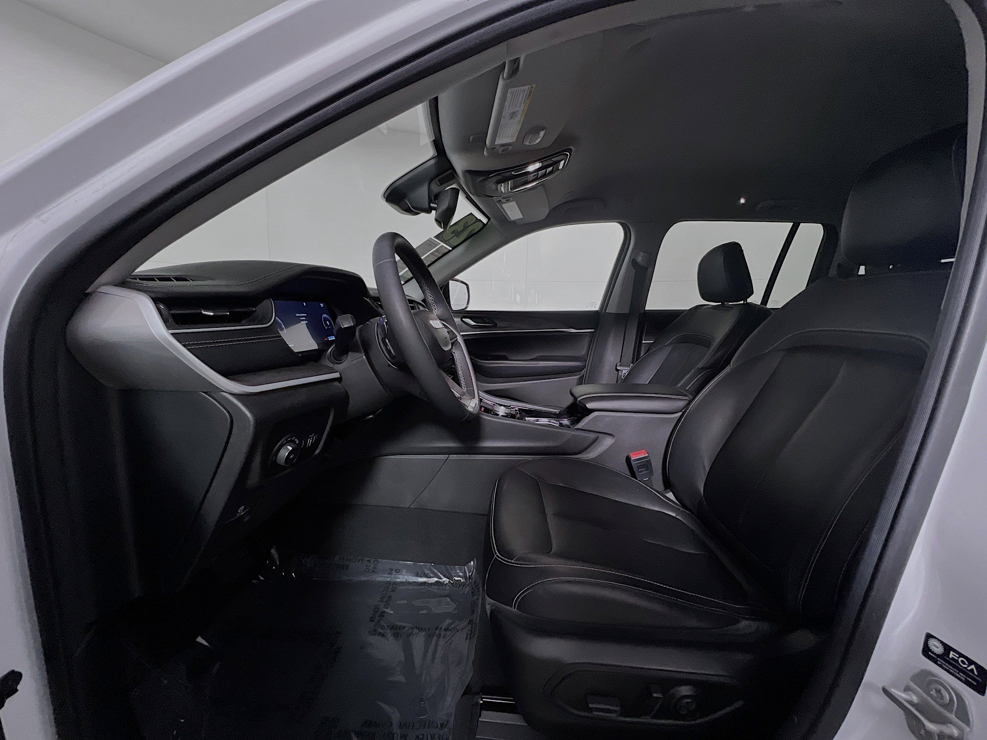 Used 2023 Jeep Grand Cherokee Limited image 15