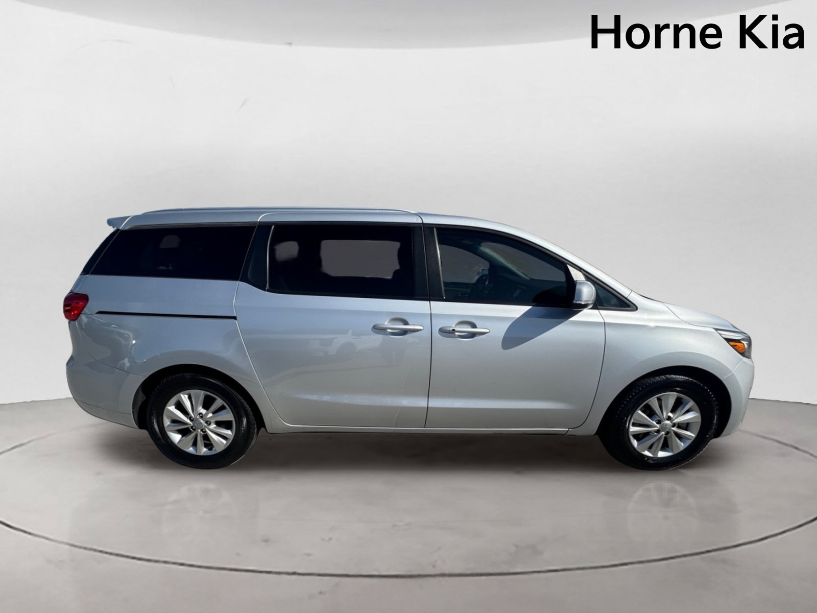 Used 2018 Kia Sedona LX w/ LX Essentials Premium Package FWD image 3