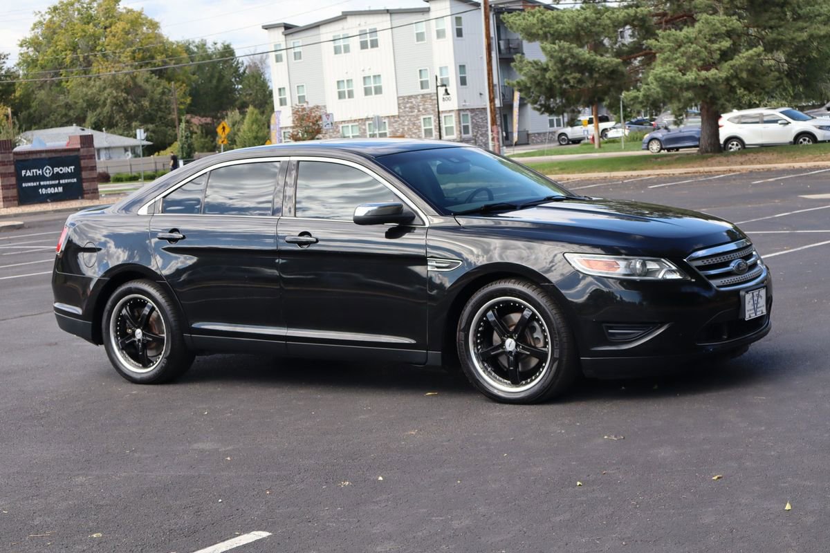 Used 2010 Ford Taurus Limited image 2