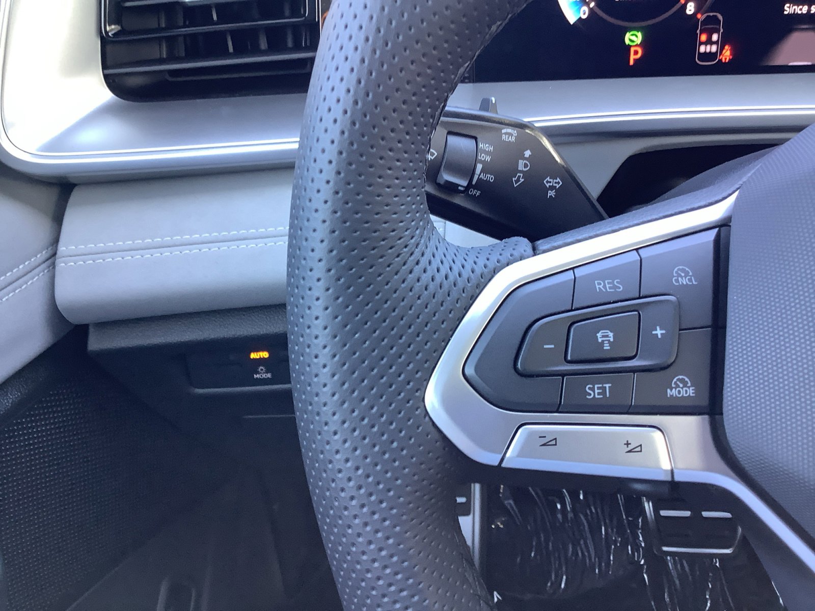 New 2026 Volkswagen Tiguan SE R-Line image 26