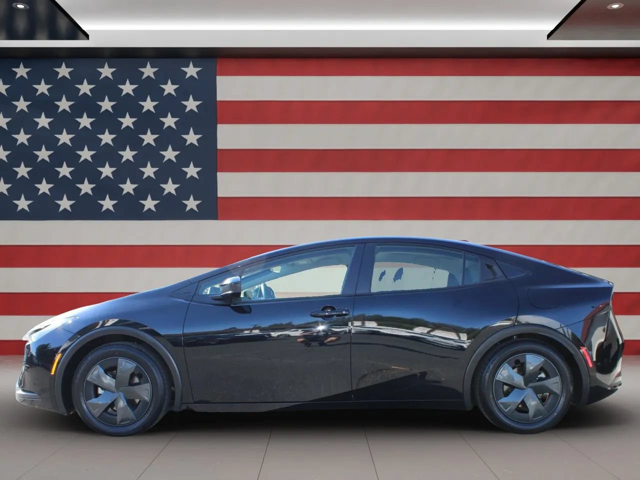 Used 2025 Toyota Prius LE FWD image 13