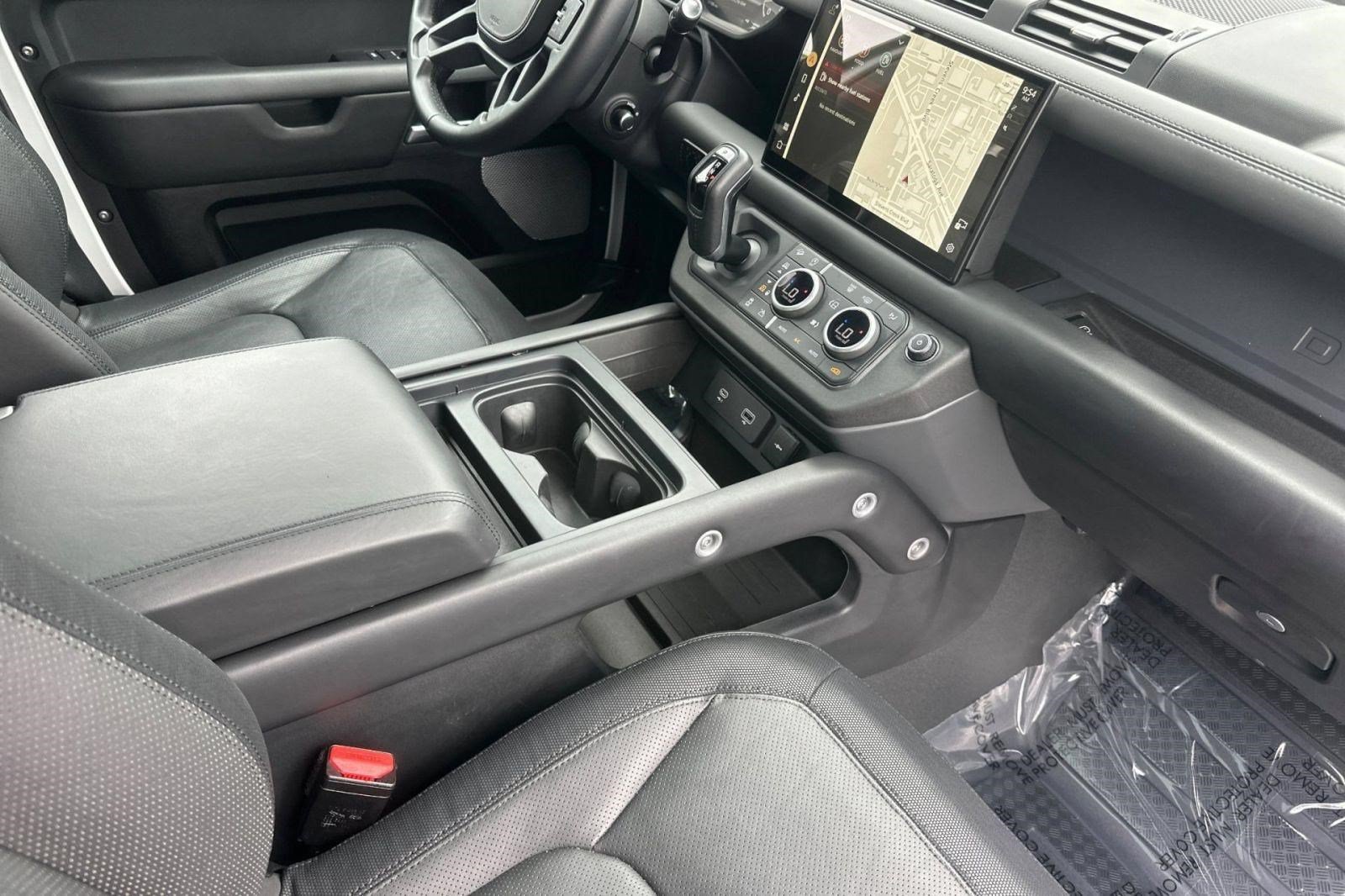 Certified 2024 Land Rover Defender 130 X-Dynamic SE AWD/4WD image 36