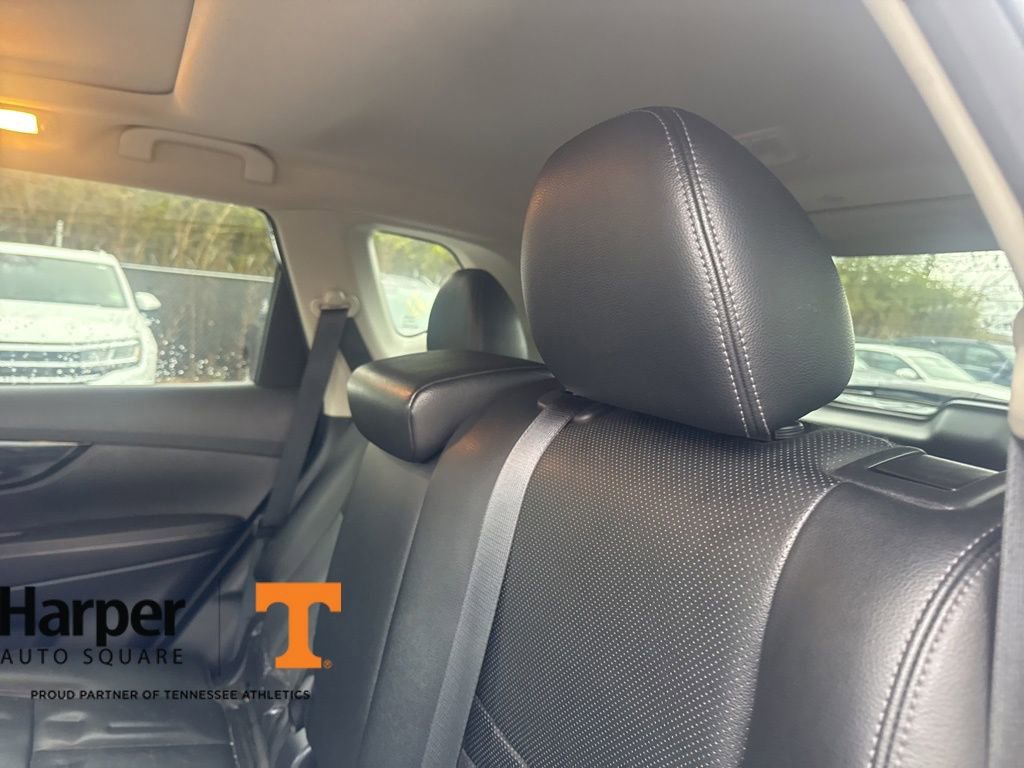 Used 2019 Nissan Rogue SL w/ Premium Package image 9