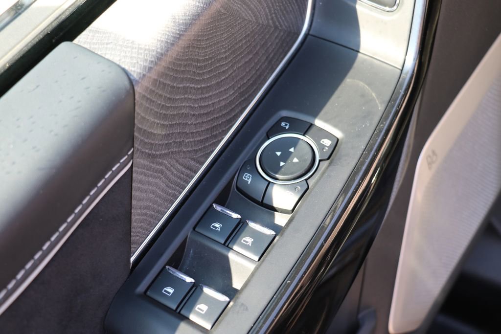 Used 2023 Ford F150 Lightning Platinum image 6