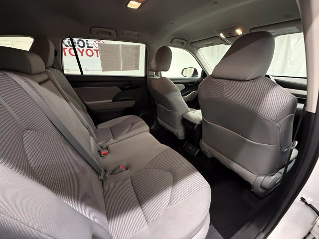 Used 2023 Toyota Highlander L FWD image 7