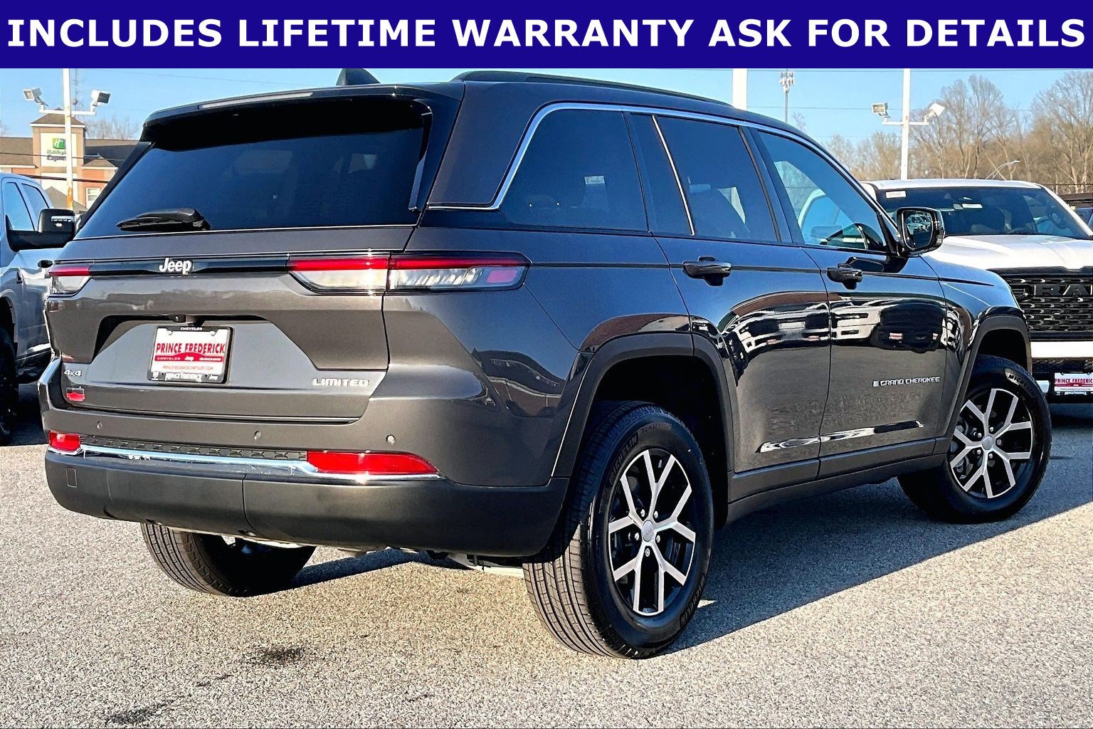 Used 2025 Jeep Grand Cherokee Limited AWD/4WD image 10